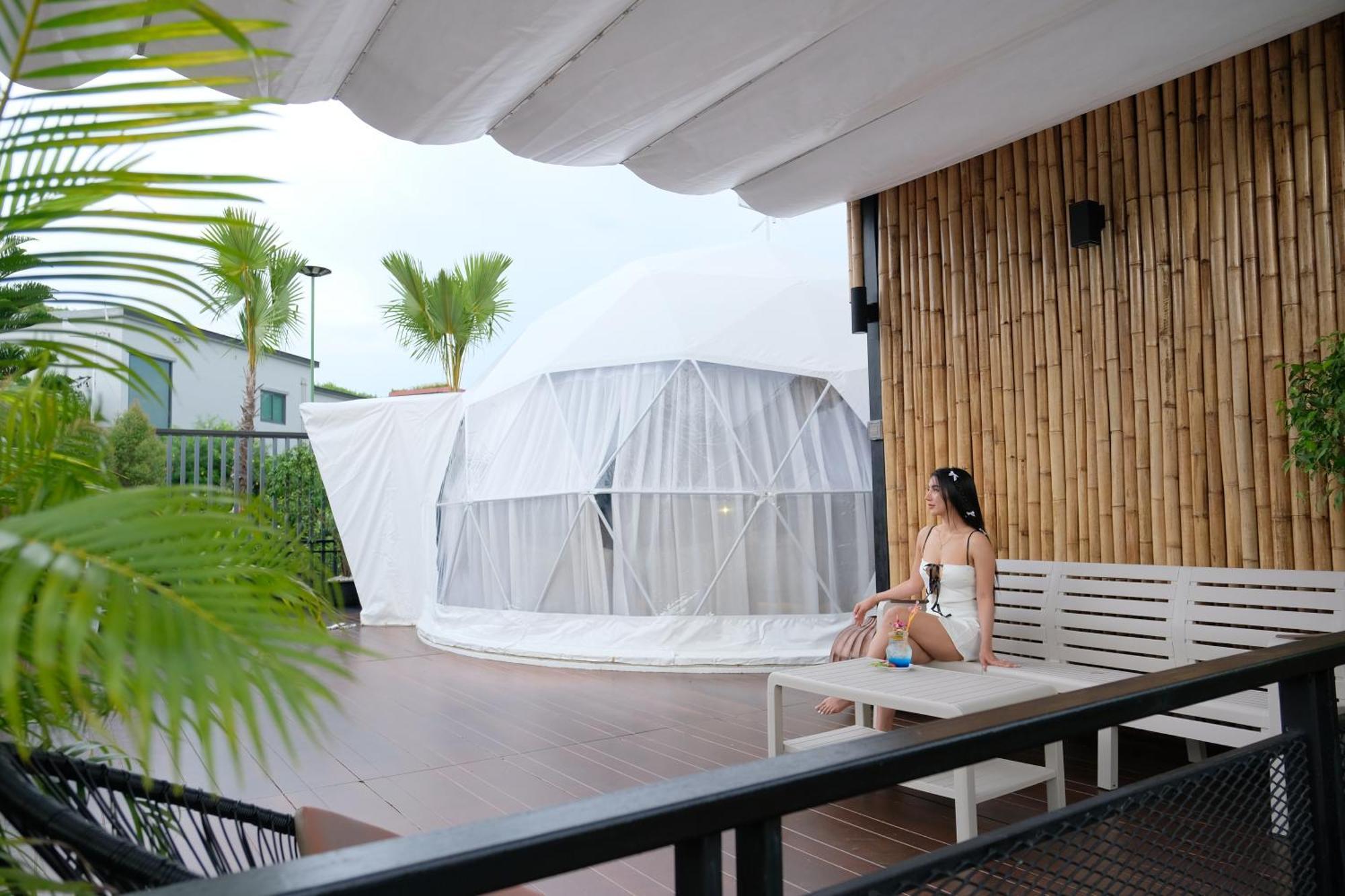 Le Resort And Villas Rawai 外观 照片 The Bubble Hotel